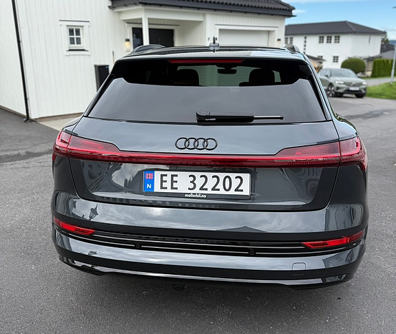 Audi e-tron 6 of 17