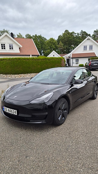 Tesla Model 3 8 of 15