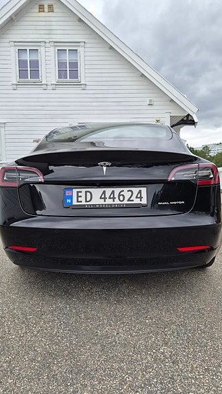 Tesla Model 3 10 of 15