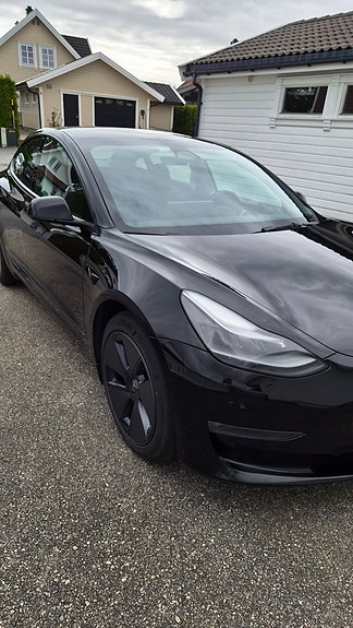 Tesla Model 3 4 of 15