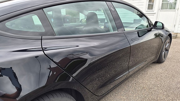 Tesla Model 3 11 of 15