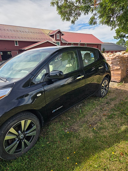 Nissan Leaf 2 of 5