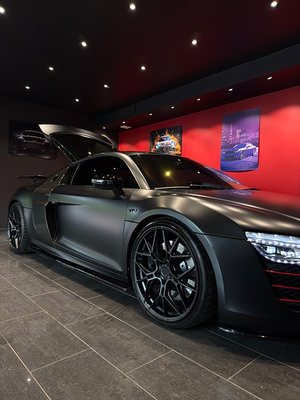 Audi R8 6 of 30