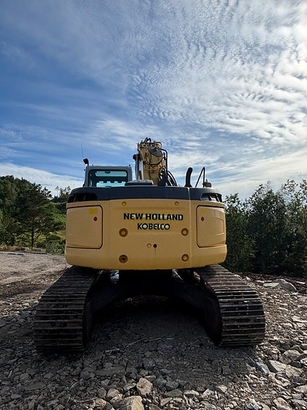 New Holland Kobelco E225 BSR 7 of 30