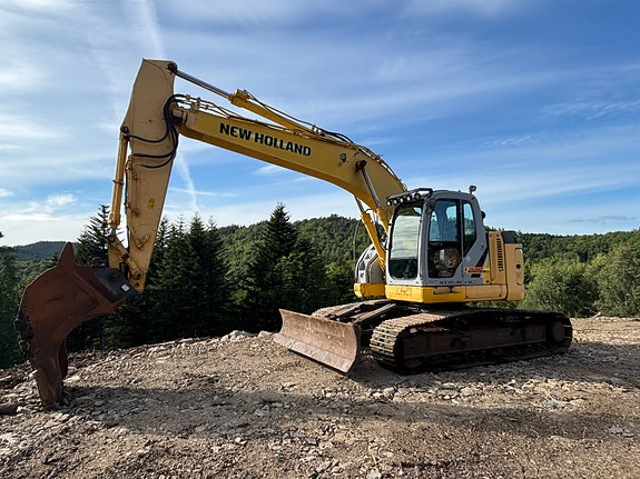 New Holland Kobelco E225 BSR 4 of 30