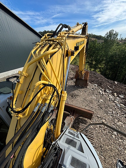 New Holland Kobelco E225 BSR 20 of 30