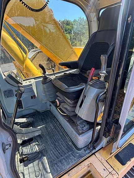 New Holland Kobelco E225 BSR 29 of 30