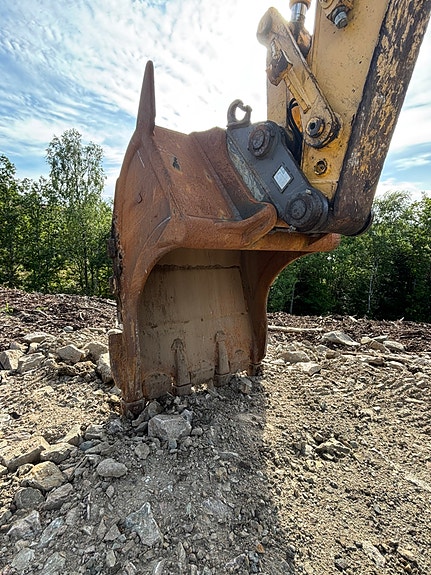 New Holland Kobelco E225 BSR 13 of 30