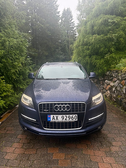 Audi Q7 2 of 30