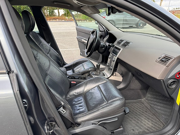Volvo S40 8 of 29