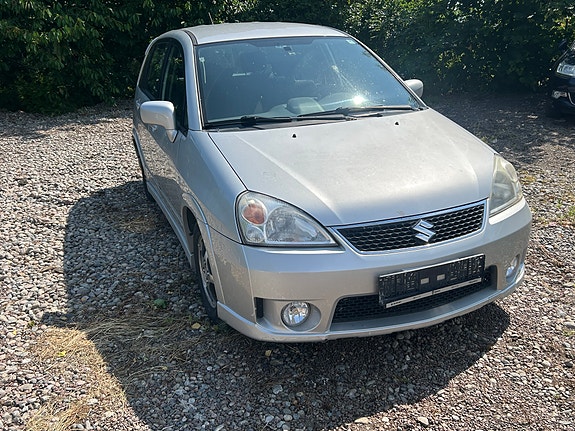 Suzuki Liana 8 of 15
