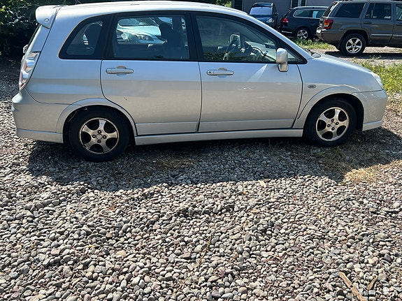 Suzuki Liana 6 of 15