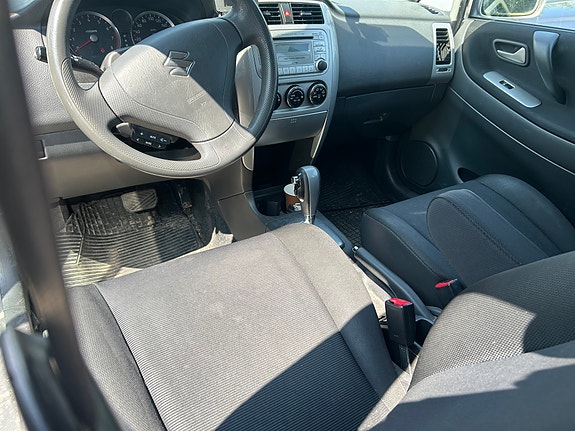 Suzuki Liana 11 of 15
