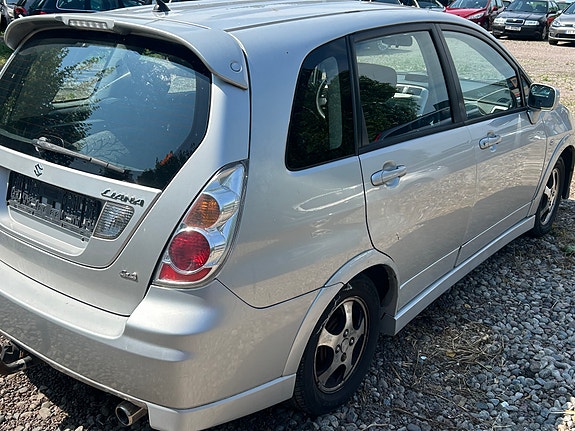 Suzuki Liana 7 of 15