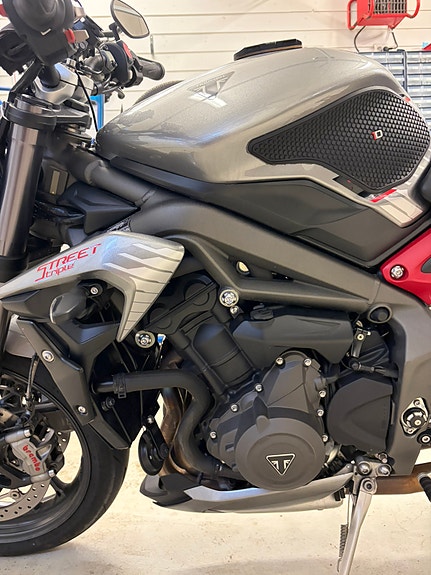 Triumph Street Triple RS 765 16 of 30