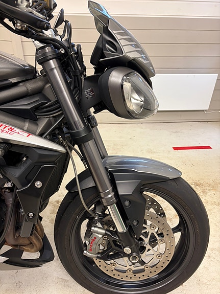 Triumph Street Triple RS 765 14 of 30