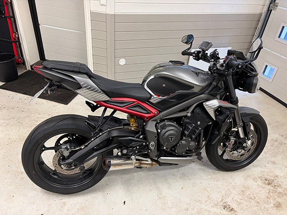 Triumph Street Triple RS 765 3 of 30