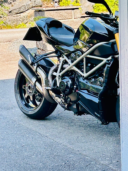Ducati Streetfighter S 1098 Termignoni, Øhlins, Marchesini, Carbon 11 of 23