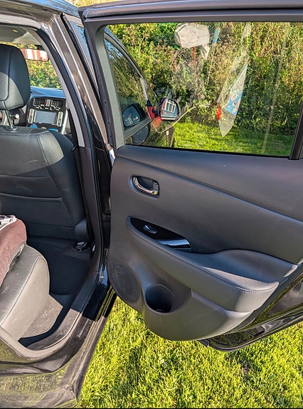 Nissan Leaf 3 of 13