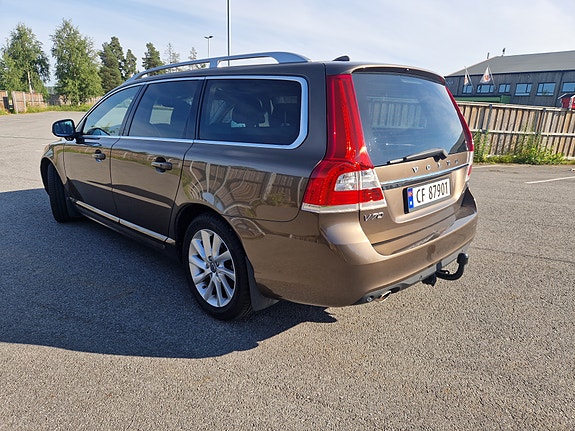Volvo V70 3 of 11