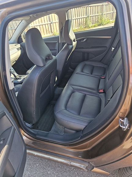 Volvo V70 6 of 11