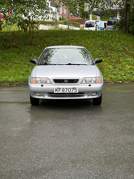 Suzuki Baleno 2 of 10