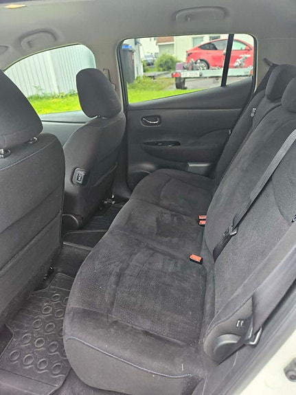 Nissan Leaf 8 of 12