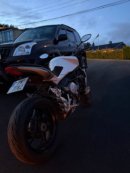 MV Agusta Brutale 675 2 of 7