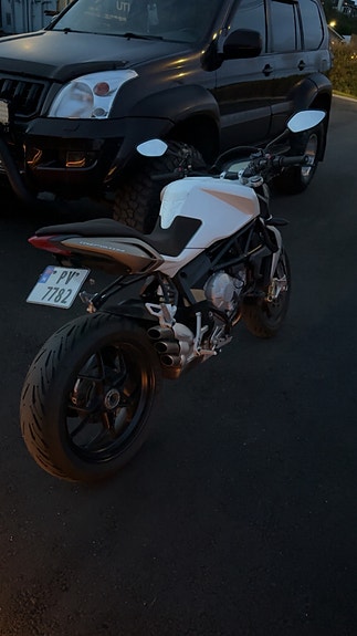 MV Agusta Brutale 675 3 of 7