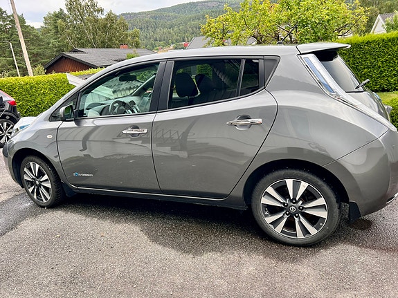 Nissan Leaf 3 of 16