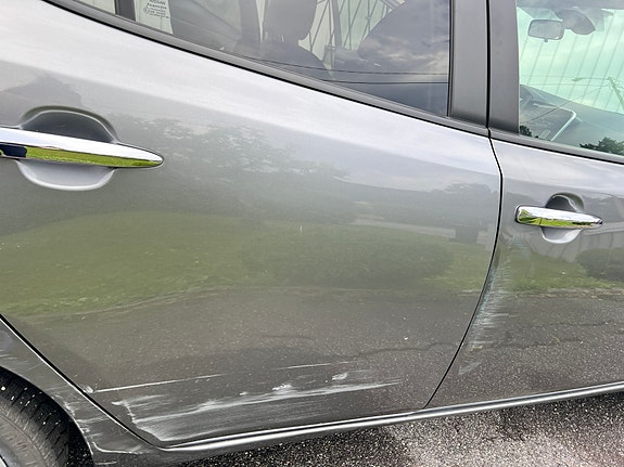 Nissan Leaf 13 of 16