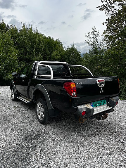 Mitsubishi L200 4 of 16