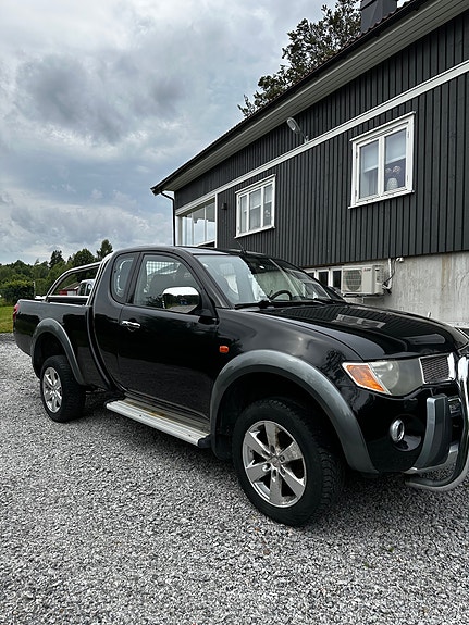 Mitsubishi L200 3 of 16