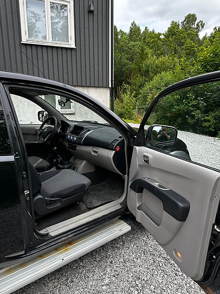 Mitsubishi L200 10 of 16