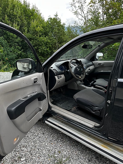 Mitsubishi L200 8 of 16