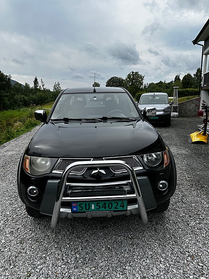 Mitsubishi L200 2 of 16