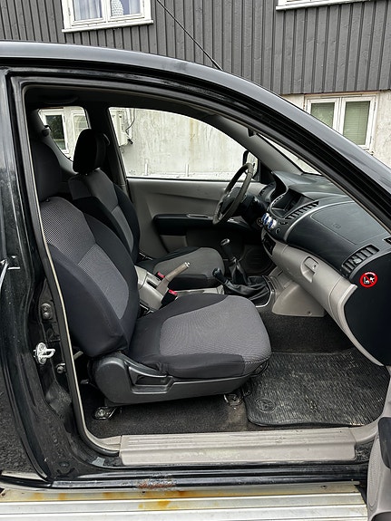 Mitsubishi L200 9 of 16