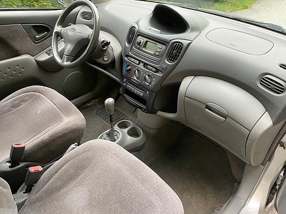 Toyota Yaris Verso 5 of 9