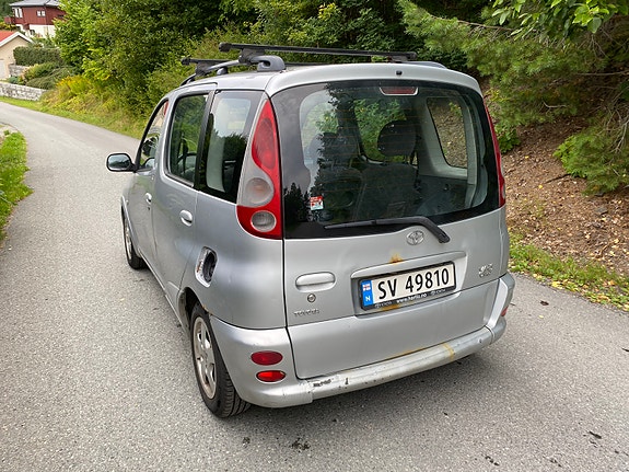 Toyota Yaris Verso 4 of 9