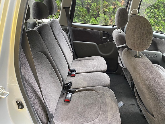 Toyota Yaris Verso 7 of 9
