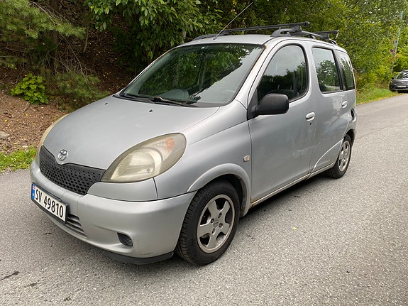 Toyota Yaris Verso 2 of 9