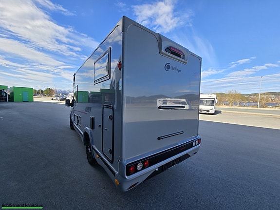 Challenger S217 4 of 30