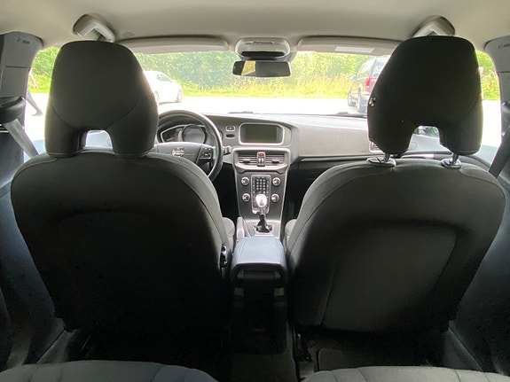 Volvo V40 14 of 30