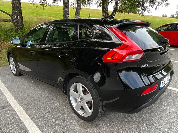 Volvo V40 3 of 30