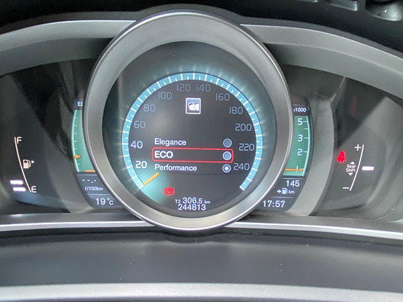 Volvo V40 22 of 30