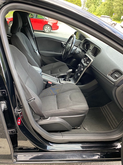 Volvo V40 12 of 30