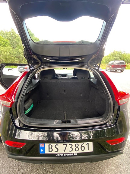Volvo V40 25 of 30