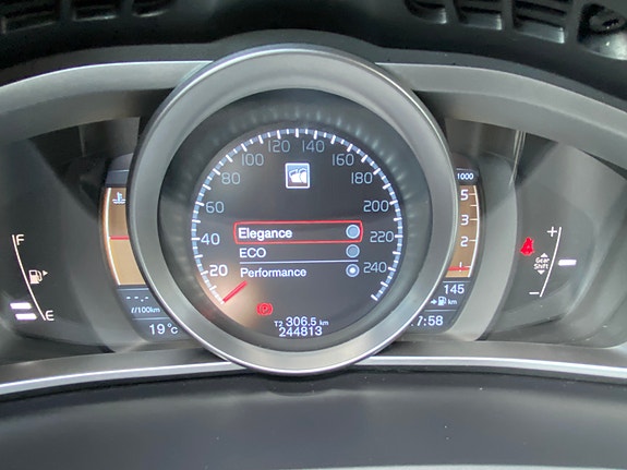 Volvo V40 23 of 30