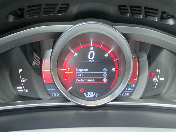Volvo V40 21 of 30