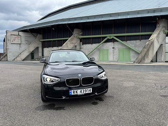 BMW 116i 4 of 5